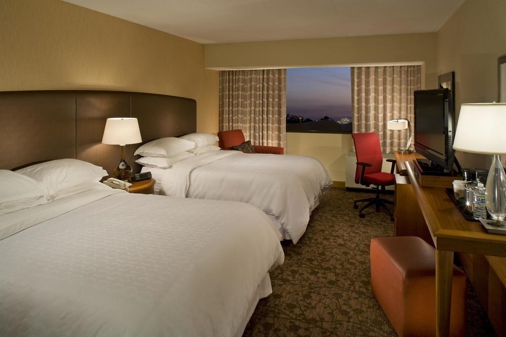 Graduate By Hilton Iowa City Esterno foto
