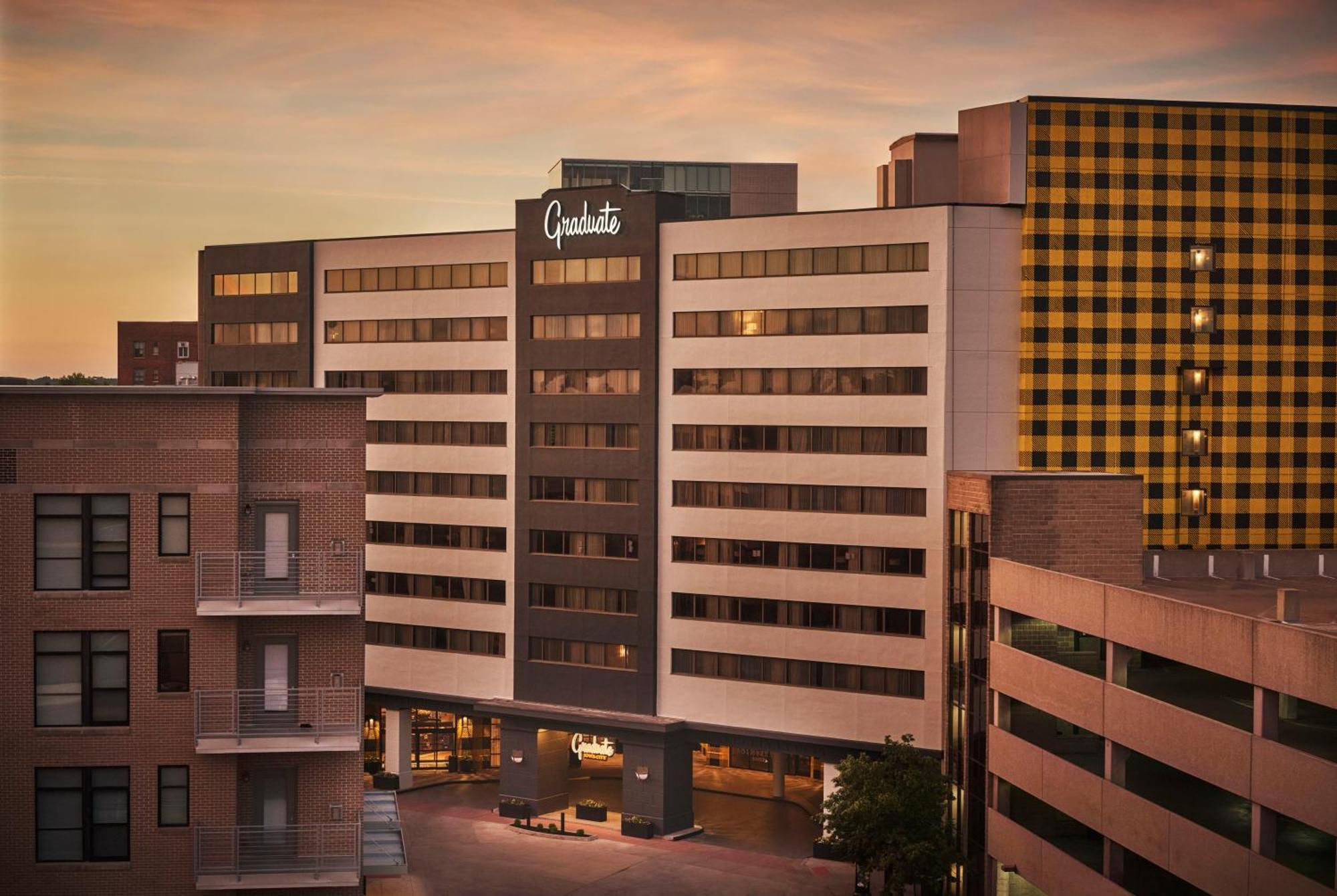 Graduate By Hilton Iowa City Esterno foto